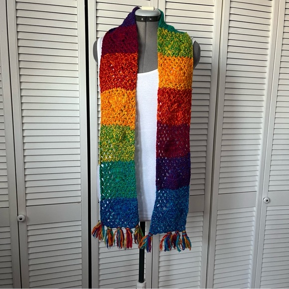 Rainbow wool crochet fringed scarf made in Nepal - Picture 3 of 8